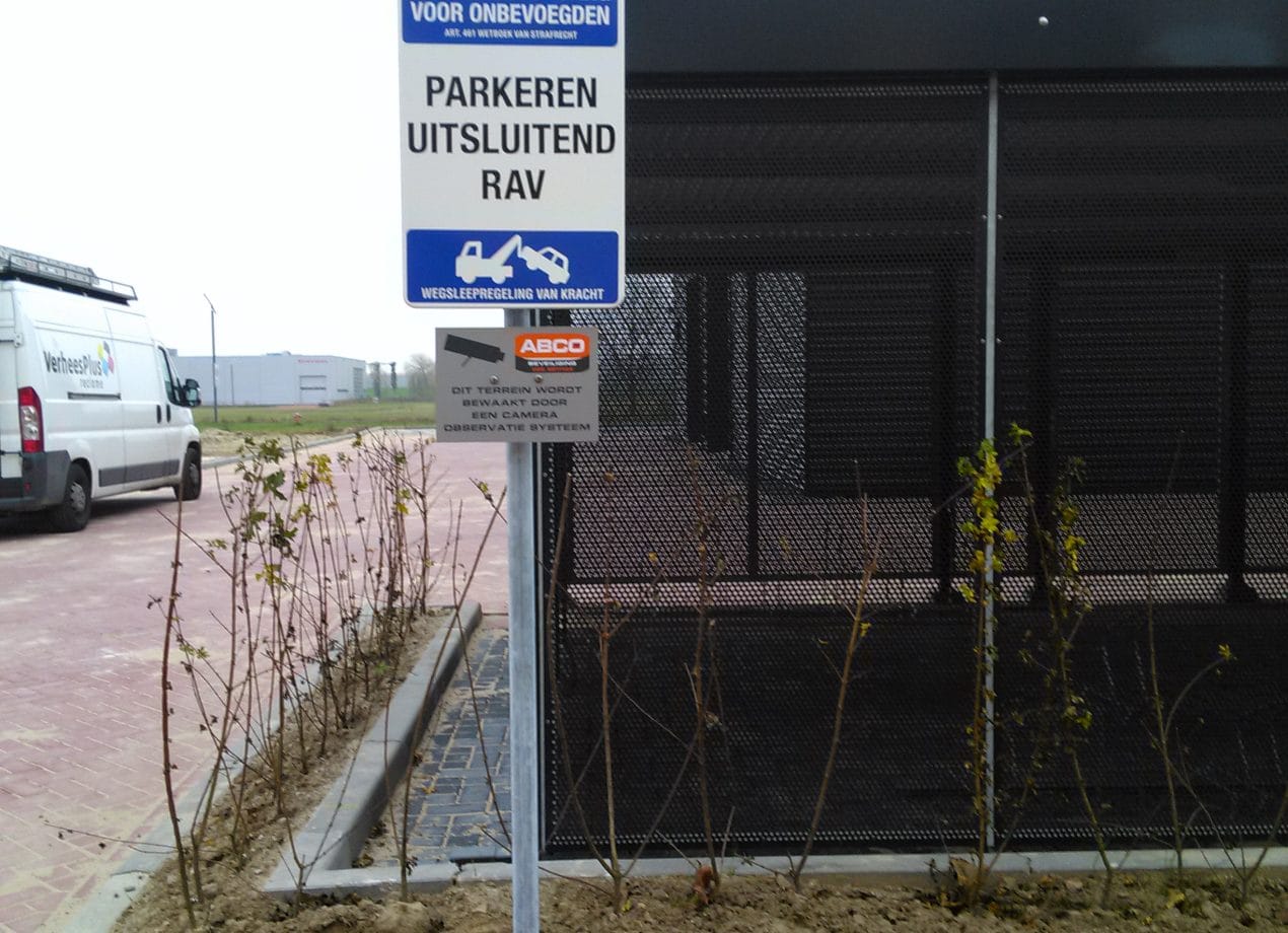 VerheesPlus reclame bewegwijzering buiten