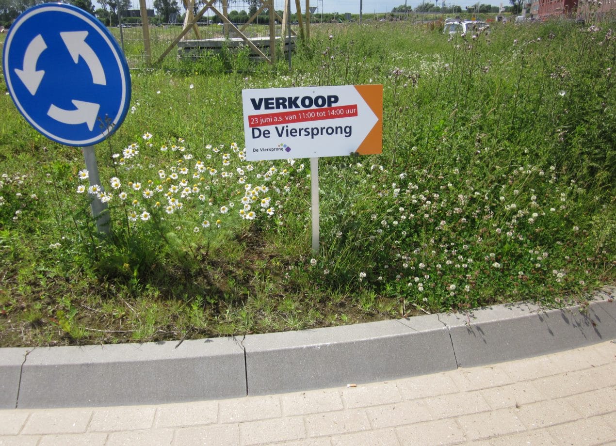 VerheesPlus reclame bewegwijzering buiten