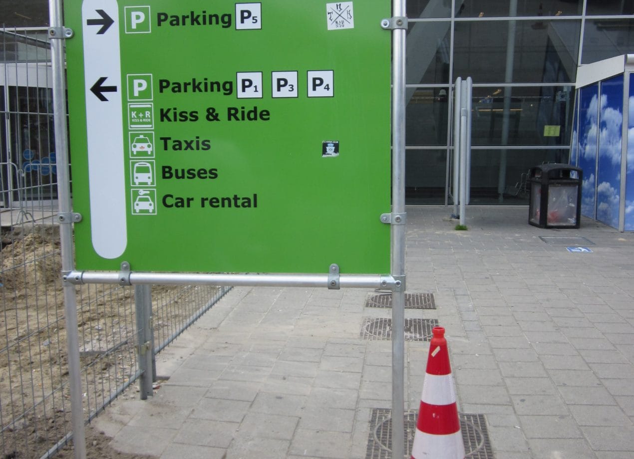 VerheesPlus reclame bewegwijzering buiten