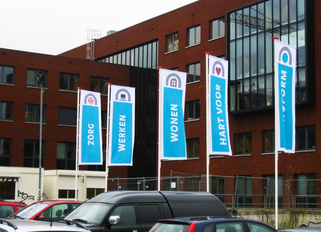 VerheesPlus reclame vlaggen