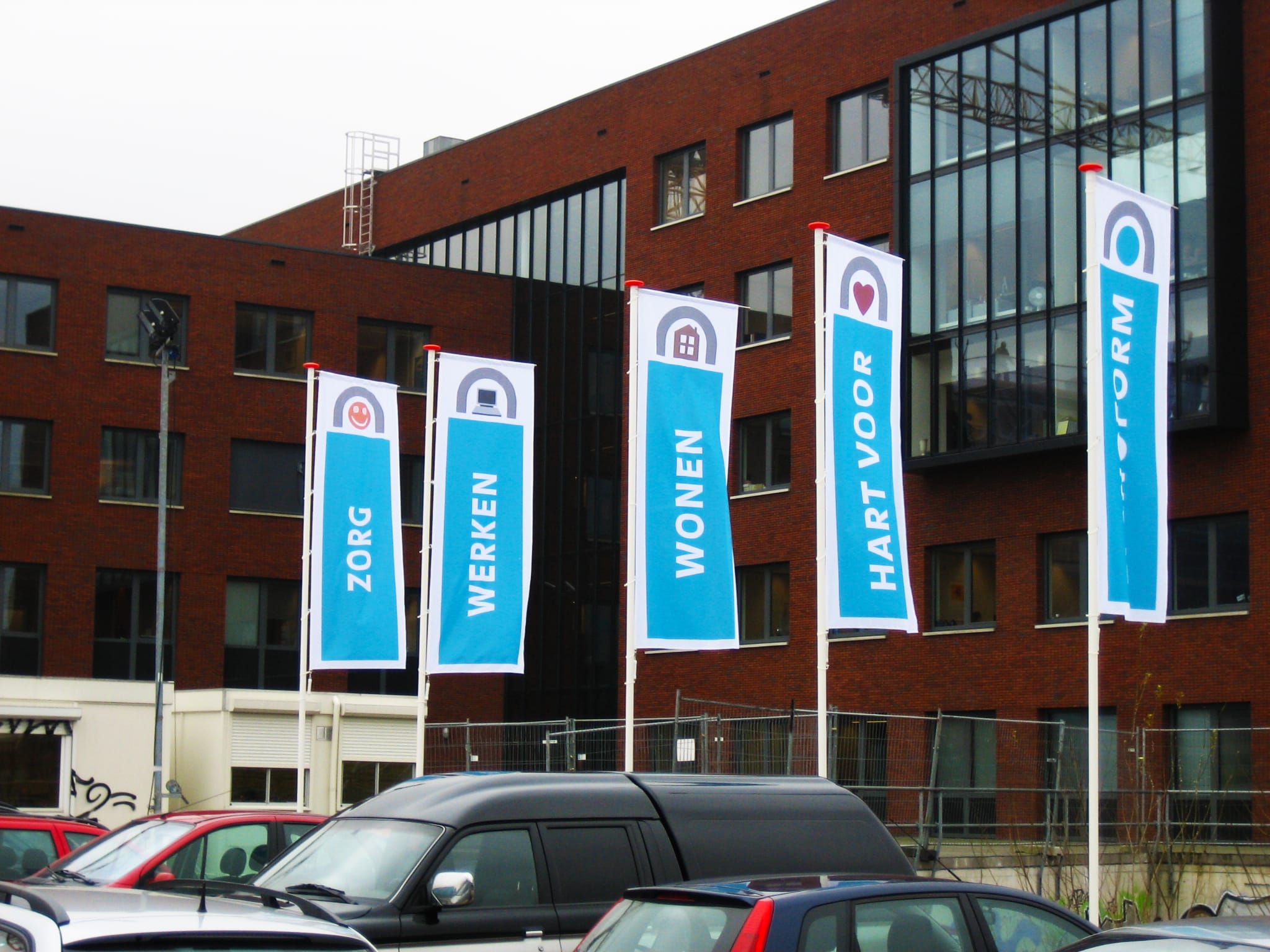 VerheesPlus reclame vlaggen
