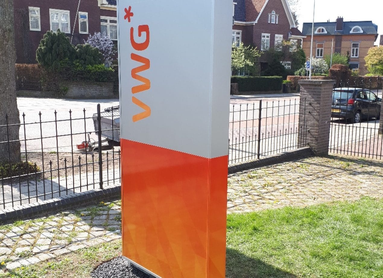 VerheesPlus reclame verlichte zuil